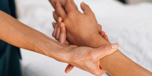 Bahu Abhyanga (Arm Massage)