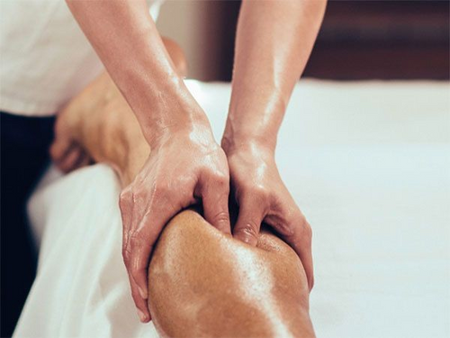 Nalakini Abhyanga (Leg Massage)